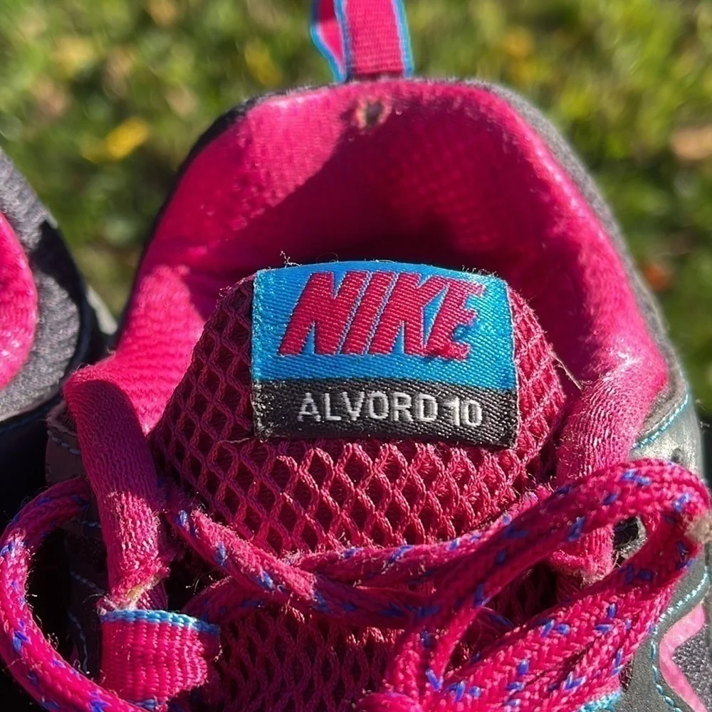 NIKE Alvord 10 Sneakers Womens size 6 Pink/Gray